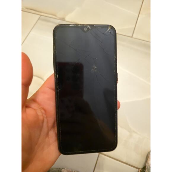 Samsung Galaxy A01 - 16GB - Smartphone - Cricket - Works Great - Picture 14 of 16